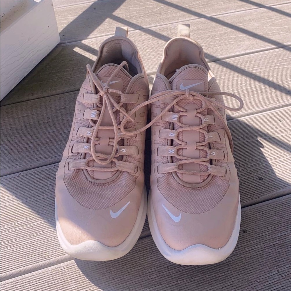 nike womens air max axis in light pink